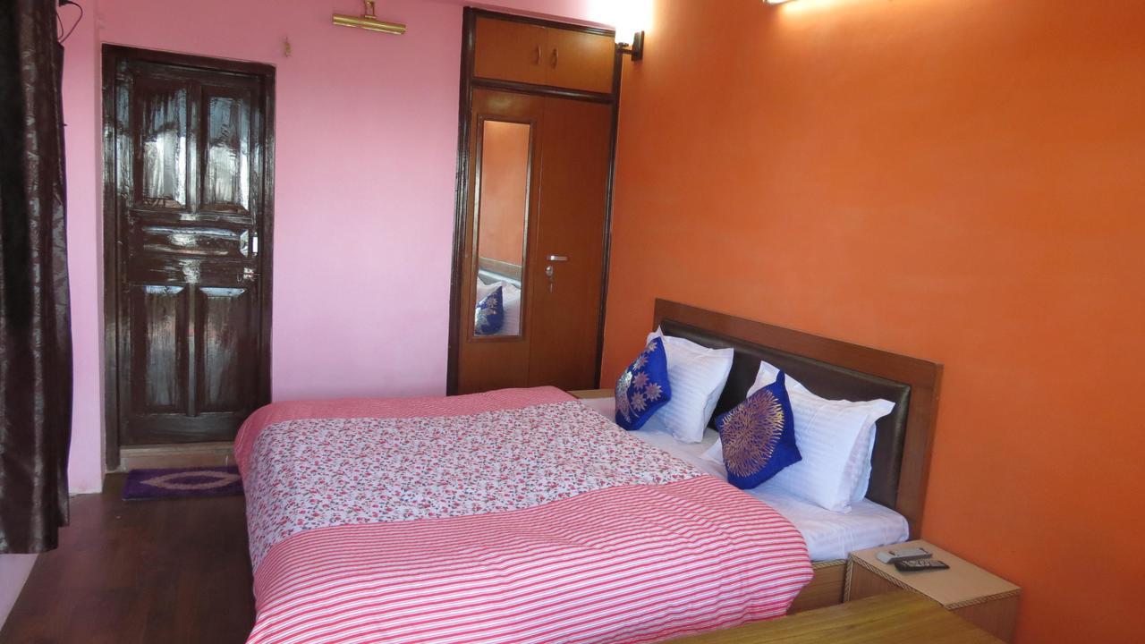 Rhododendron Hotel Darjeeling  Exterior photo