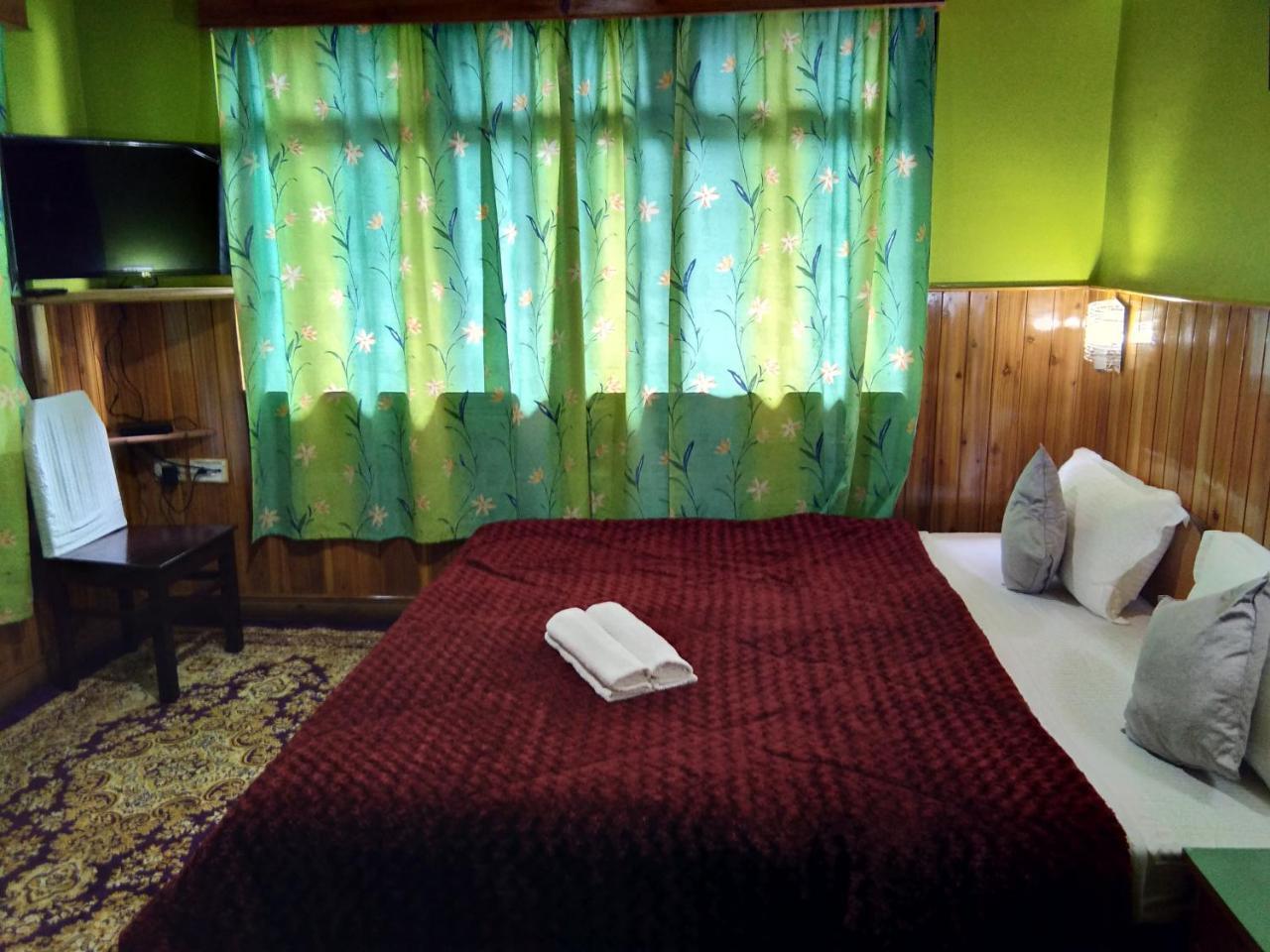 Rhododendron Hotel Darjeeling  Exterior photo